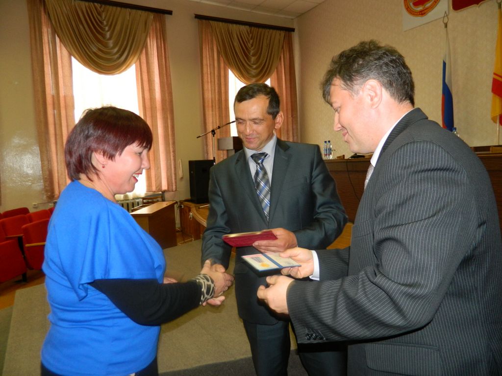 10:42 Моргаушский район: активные участники переписи населения 2010 года получили заслуженные награды
