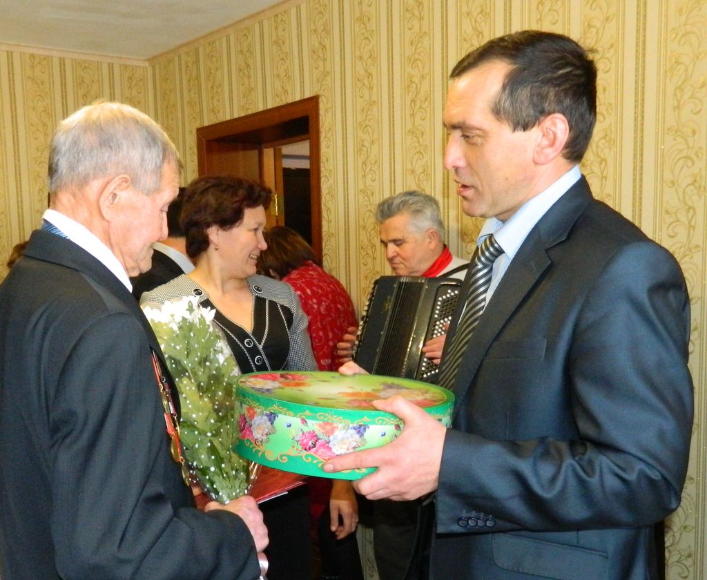 08:30.  Моргаушский район: 90-летний защитник Сталинграда Г.Н. Илугин выехал в Волгоград на празднование 70-летия разгрома немецко-фашистских войск под Сталинградом