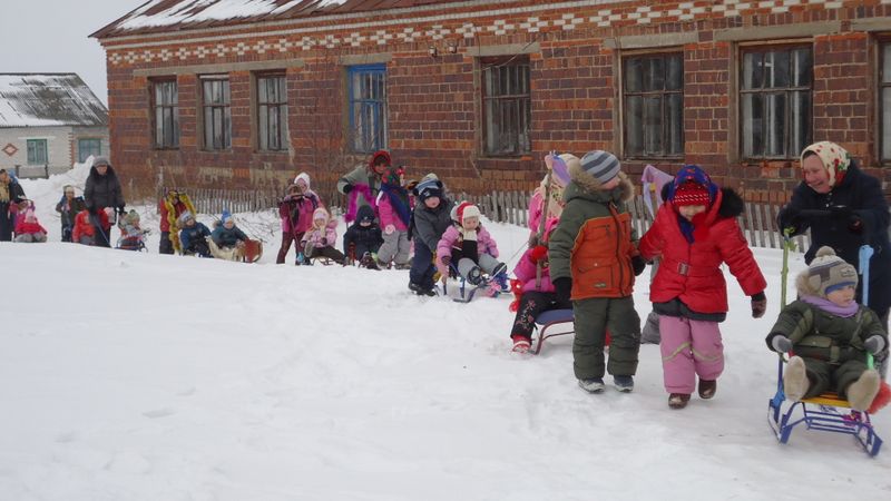 16:55.  Детский сад «Радуга» деревни Ярабайкасы отпраздновал «Масленицу» и проводил русскую зиму