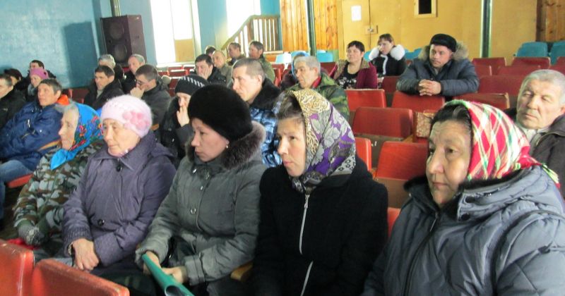 13:00.  На встрече с жителями Ярабайкасинского сельского поселения рассмотрели вопросы земельных отношений: «у земли должен быть добросовестный хозяин»