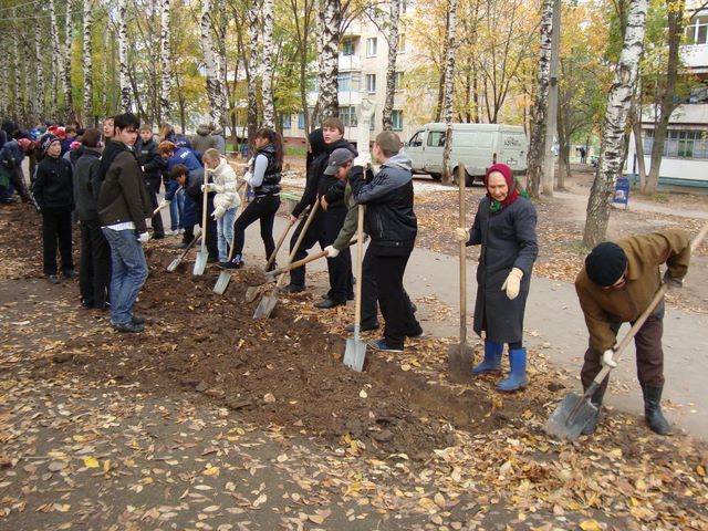 09:14 Осенний санитарно-экологический месячник: на Аллее искусств зацветет снежноягодник
