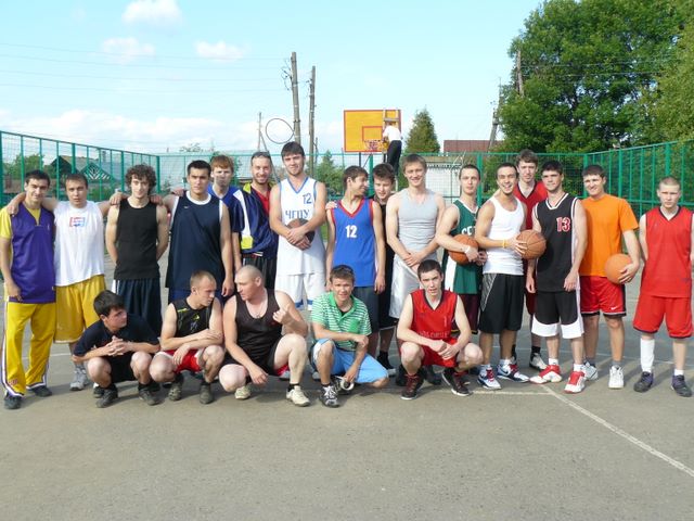 15:32 В рамках Дня Республики праздник спорта в Калининском районе Чебоксар объединил жителей частного сектора 