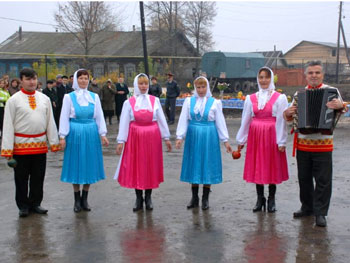 Поздравление самодеятельных артистов