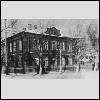 Дом бывшего писаря Новомамаевской волости С.Я.Ростовцева. С 1912-23 г.г. здесь находилось Высшее начальное училище. На первом этаже были почта и телеграф. С 1931 года Финансовый техникум, а затем Исполком горсовета.